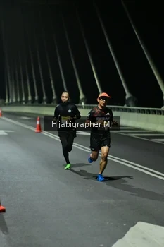 Runner Photo 2100756