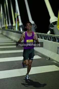 Runner Photo 2100800