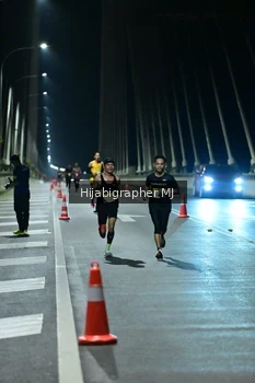 Runner Photo 2100825