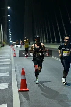 Runner Photo 2100852
