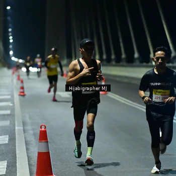 Runner Photo 2100860