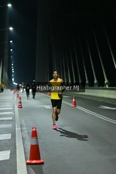 Runner Photo 2100867