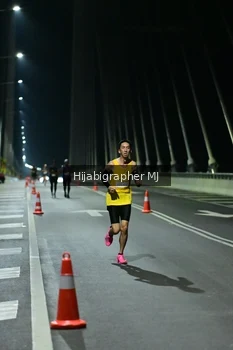 Runner Photo 2100875