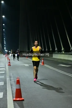 Runner Photo 2100880