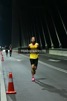 Runner Photo 2100883