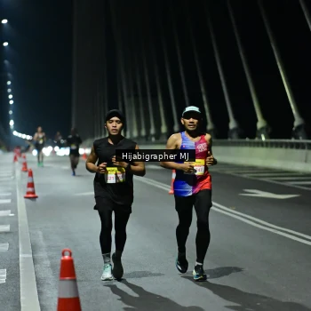 Runner Photo 2100920