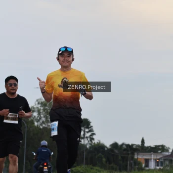 Runner Photo 2100923