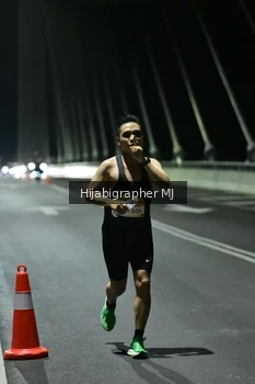 Runner Photo 2100993