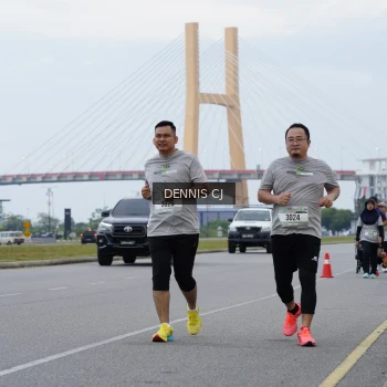 Runner Photo 2101120
