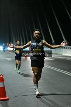 Runner Photo 2101154