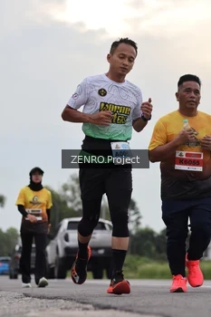 Runner Photo 2101342