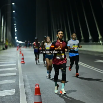Runner Photo 2101443