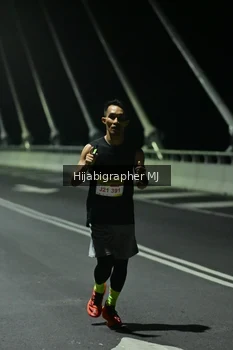 Runner Photo 2101552