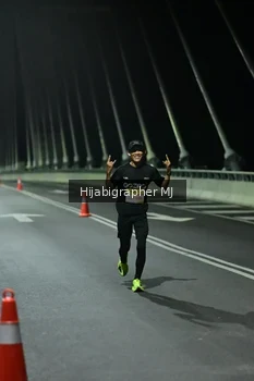 Runner Photo 2101755