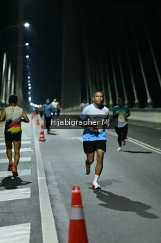 Runner Photo 2102026
