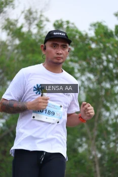 Runner Photo 2102071