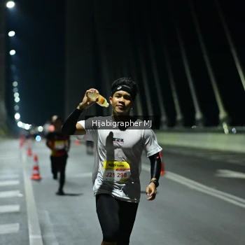 Runner Photo 2102467