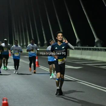 Runner Photo 2102876