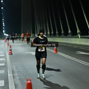 Runner Photo 2103001