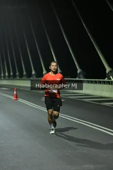 Runner Photo 2103038