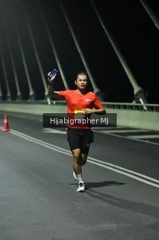 Runner Photo 2103052