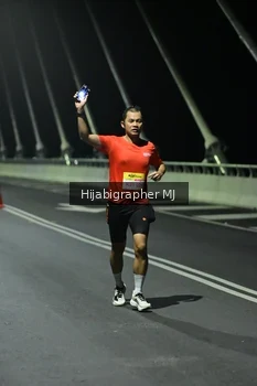 Runner Photo 2103055