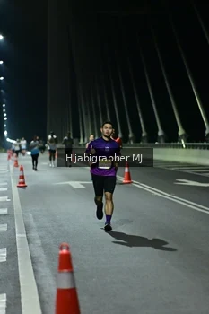 Runner Photo 2103080