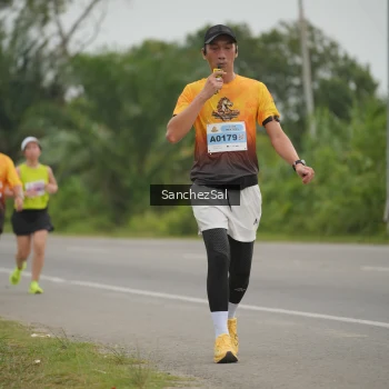 Runner Photo 2103456