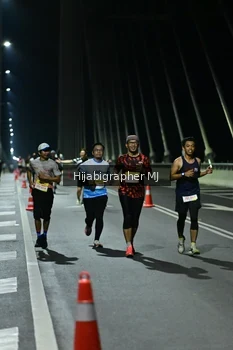 Runner Photo 2104013