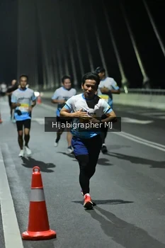 Runner Photo 2104160