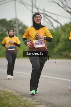 Runner Photo 2104400