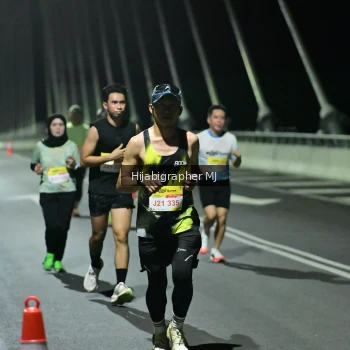 Runner Photo 2104459
