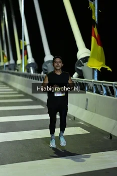 Runner Photo 2104573