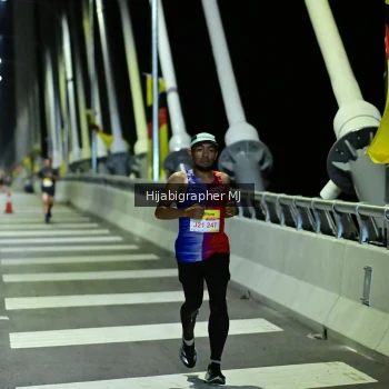 Runner Photo 2104646