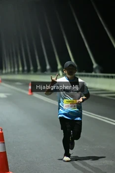 Runner Photo 2105014
