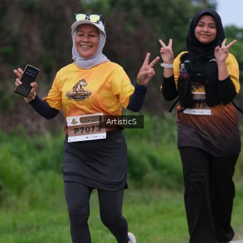 Runner Photo 2105080