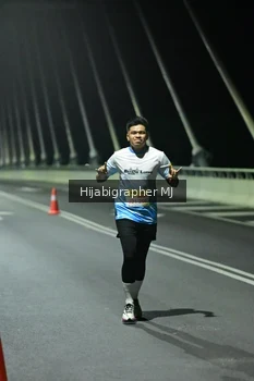 Runner Photo 2105125