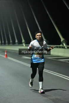 Runner Photo 2105135