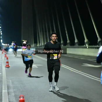 Runner Photo 2105900
