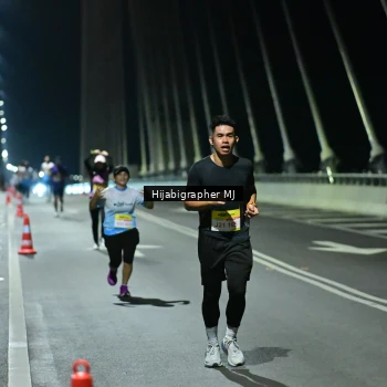 Runner Photo 2105914