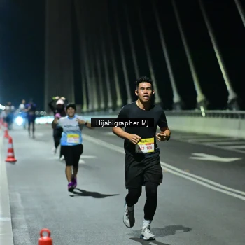 Runner Photo 2105916