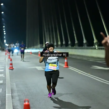 Runner Photo 2105933