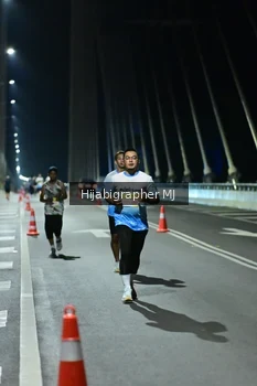 Runner Photo 2106023