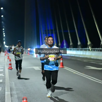 Runner Photo 2106025