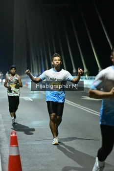 Runner Photo 2106053