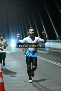 Runner Photo 2106071