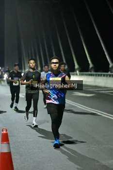 Runner Photo 2106280