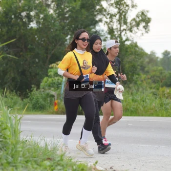 Runner Photo 2108004