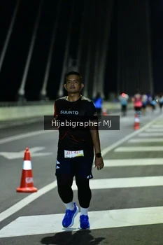 Runner Photo 2110875