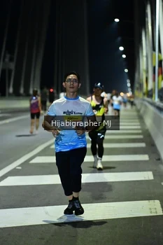 Runner Photo 2111215